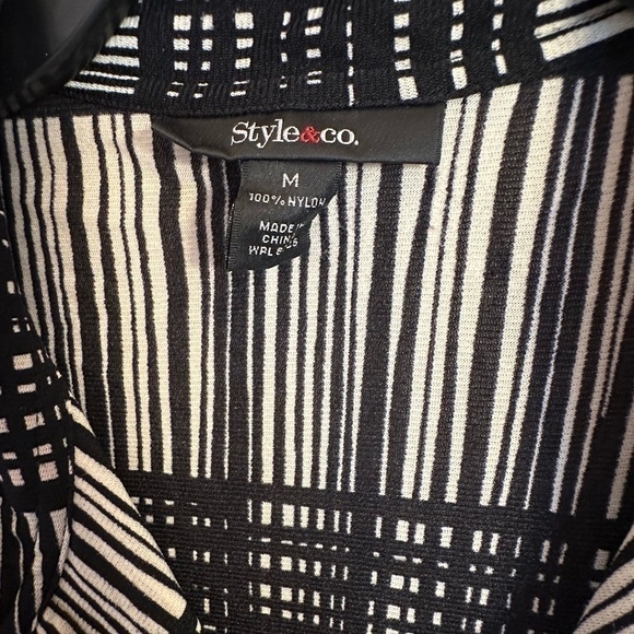 Women’s Striped Blouse - Size M - MINT CONDITION - Picture 4 of 5